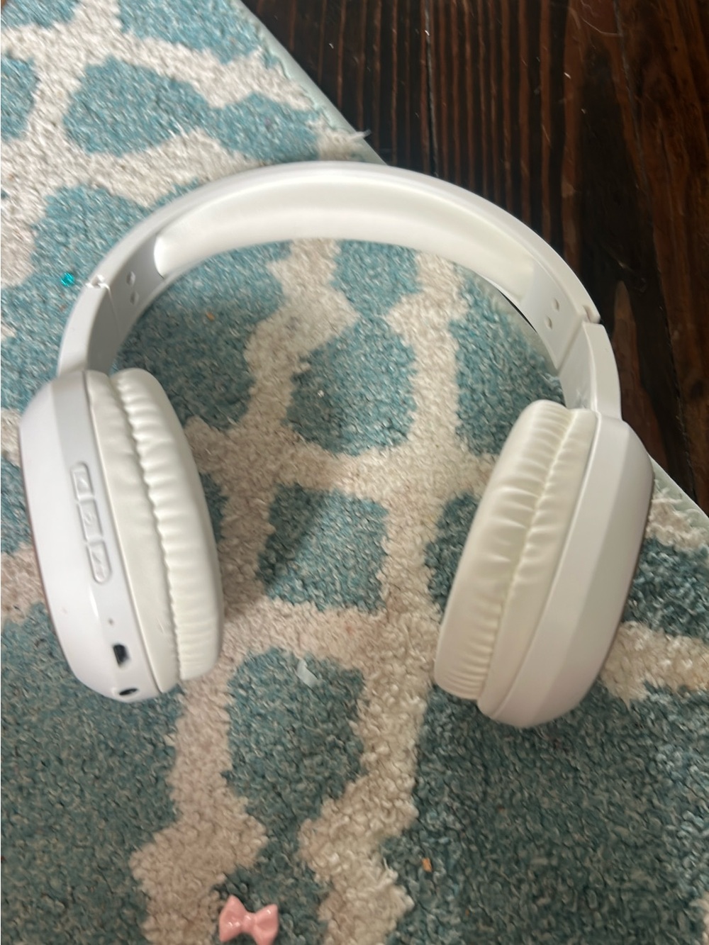 Packed Party White Over-Ear Wireless Headphones